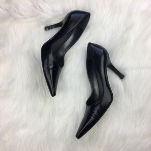 Stuart Weitzman leather pointed heels.